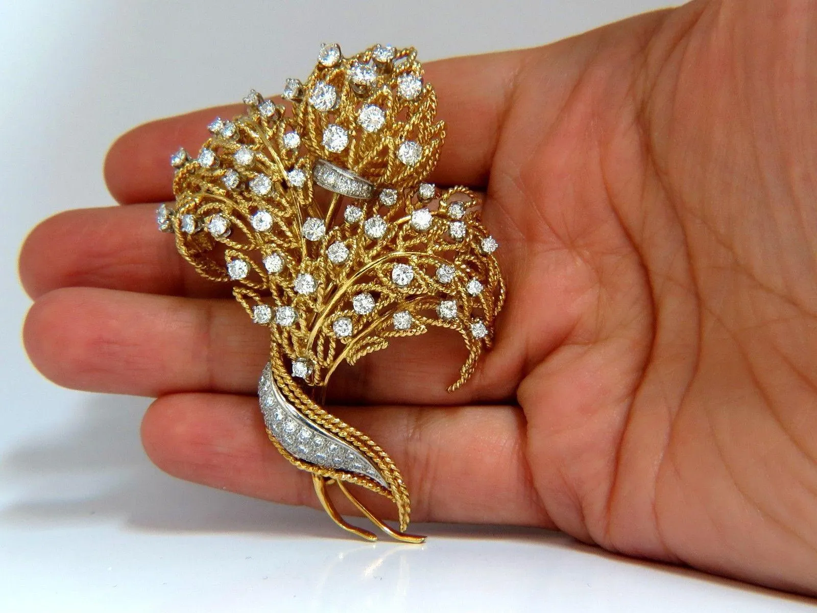 10ct natural diamonds neoclassical brooch 18kt gold platinum Ref 12316