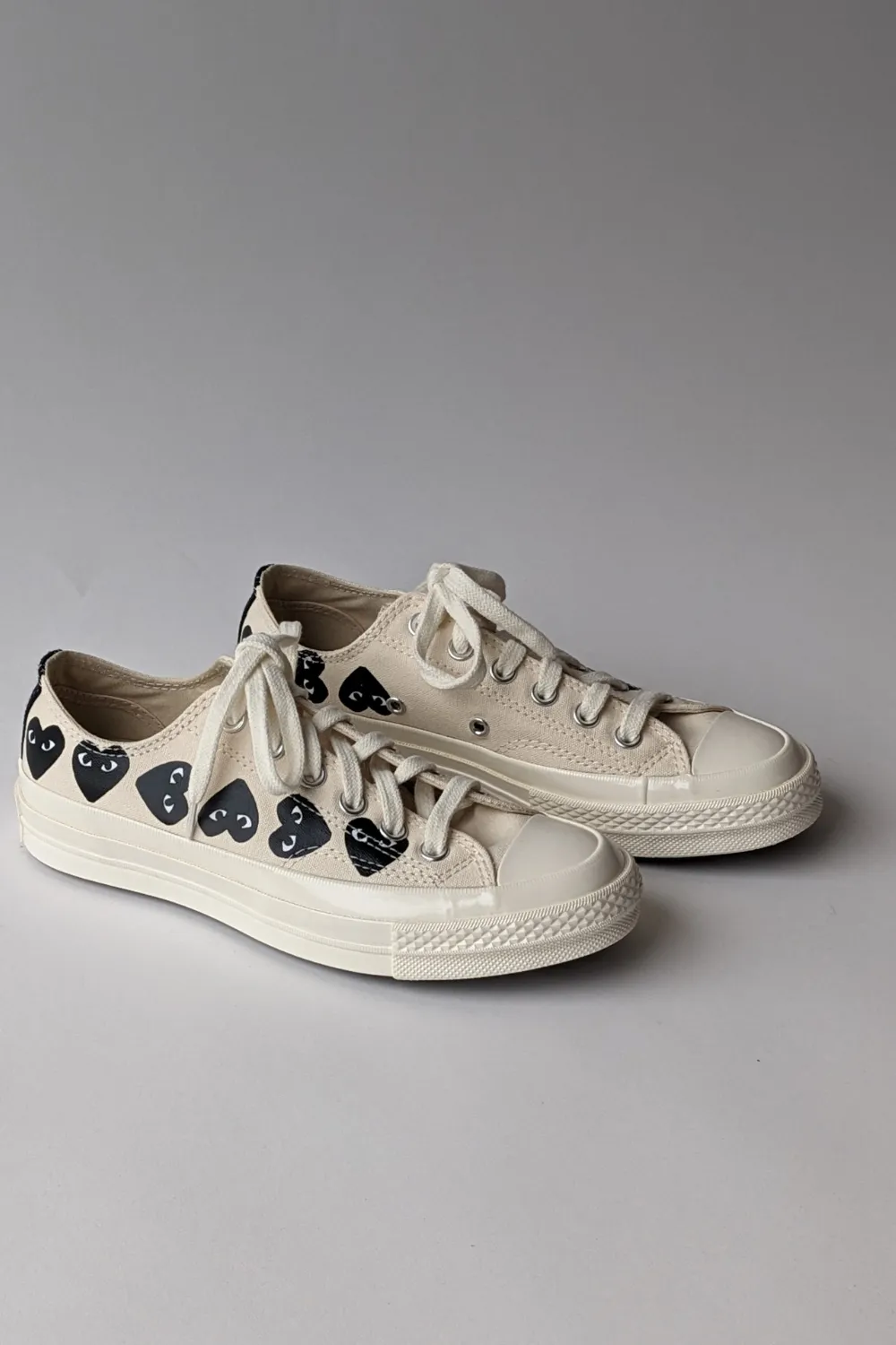 Comme des Garçons PLAY Multi Heart Converse Chuck Taylor Low Top