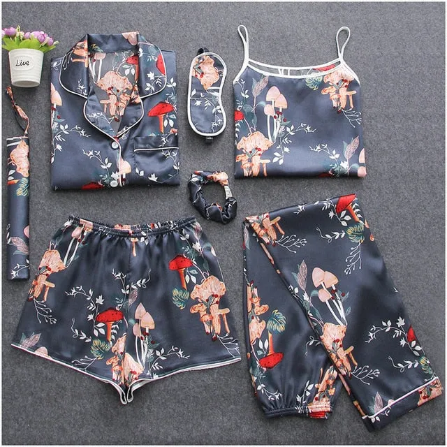 🌹Ladies 7 PIECE Satin Sleepwear/Lounging Set.