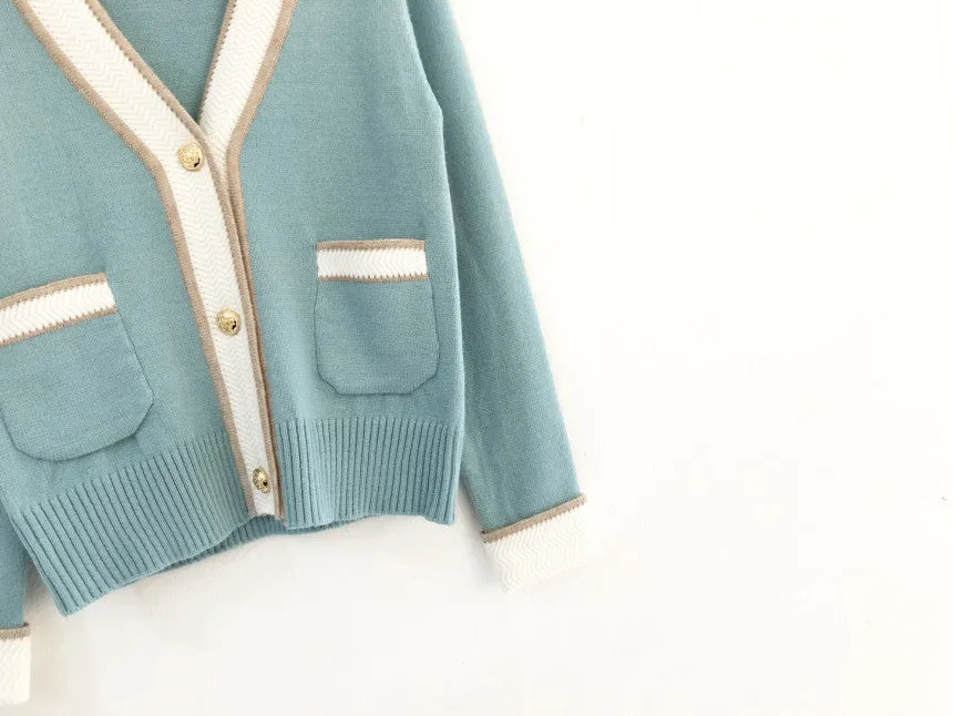 Single-breasted Contrast Knit Splicing Golden Button Sweaters